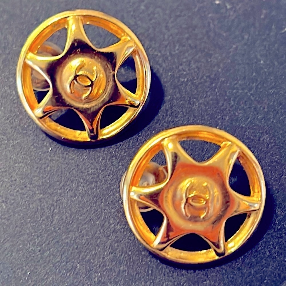 🔥CHANEL🔥24K Gold Plated Vintage Clip On Earrings🔥 - Picture 3 of 10
